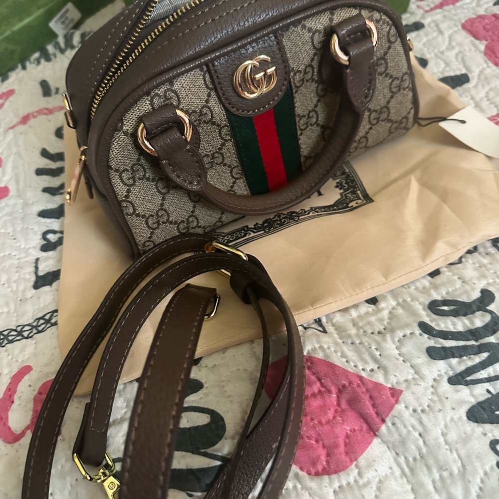 Beautiful bag crossbody NOT AUTHENTIC - Picture 6 of 12